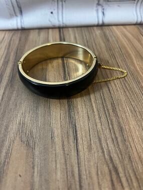 Vintage Black Enamel Gold Tone Hinged Bangle Bracelet Safety Chain